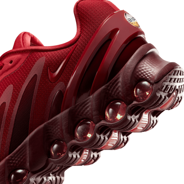 Nike Air Max DN8 University Red (W) Angle 5