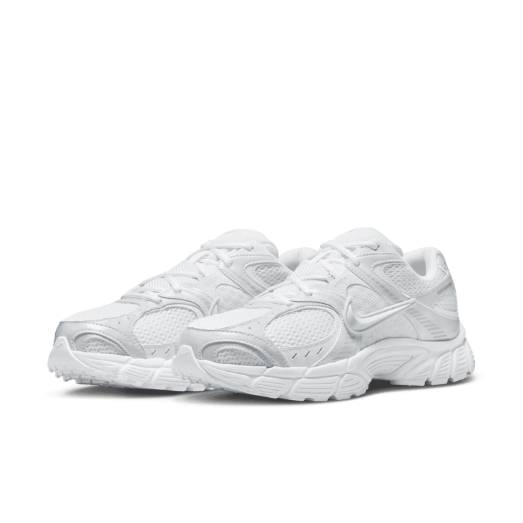 Nike V5 RNR Angle 2