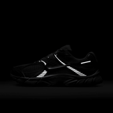Nike V5 RNR Angle 8