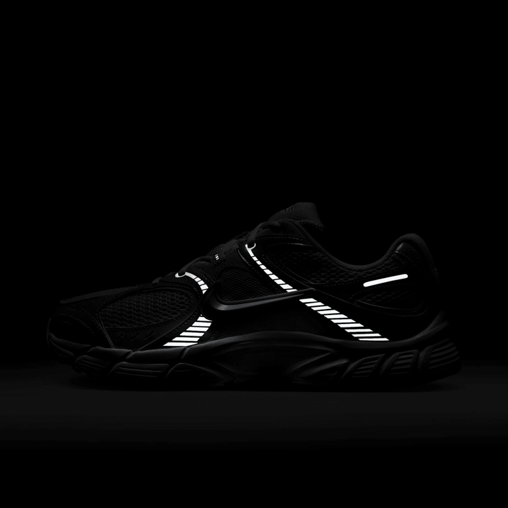 Nike V5 RNR Angle 8