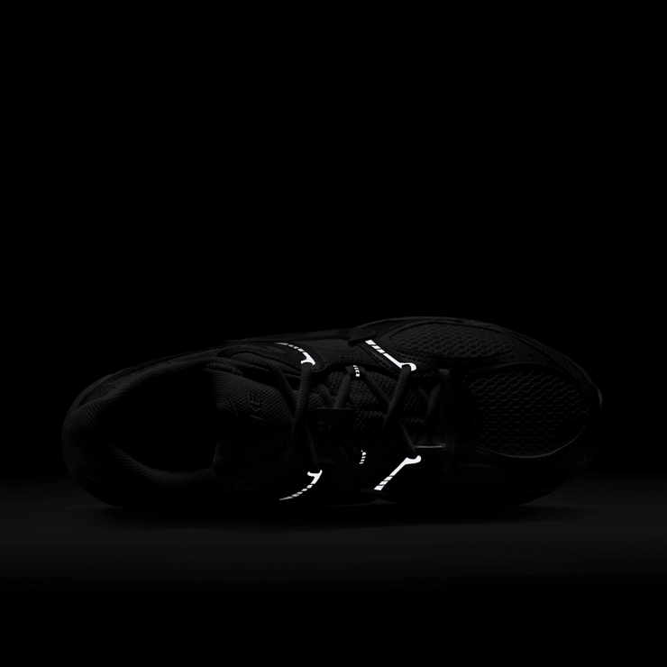 Nike V5 RNR Angle 6