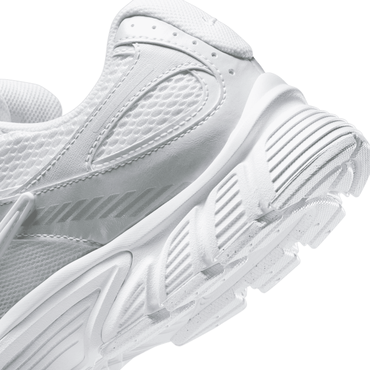 Nike V5 RNR Angle 5