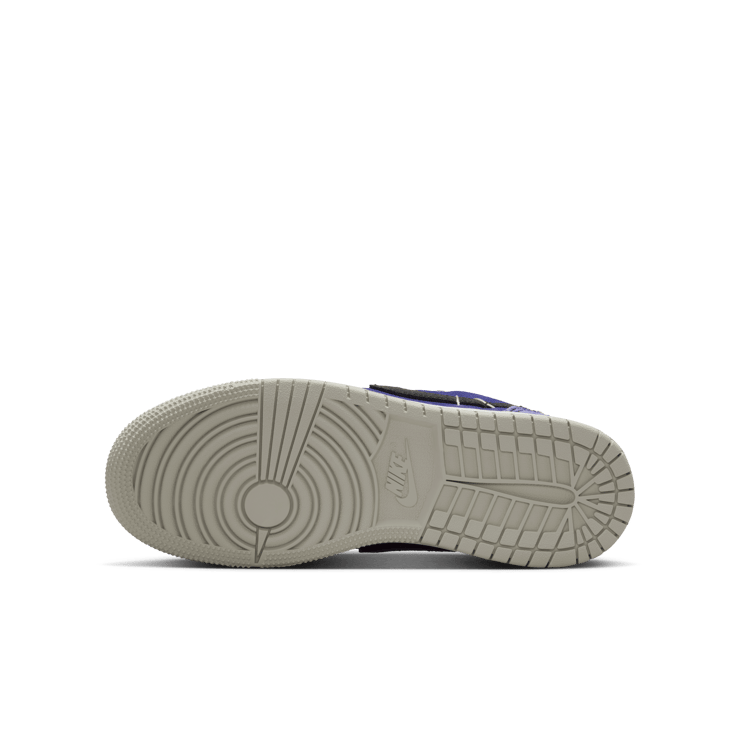 Air Jordan 1 Retro Low OG Zion Williamson Voodoo Regency Purple (GS) Angle 3