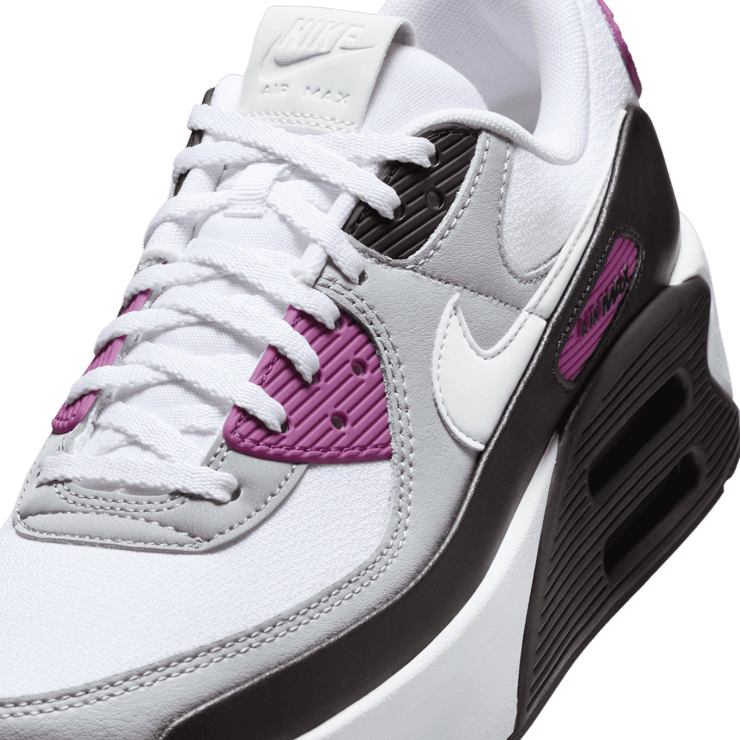 Nike Air Max 90 LV8 Angle 4