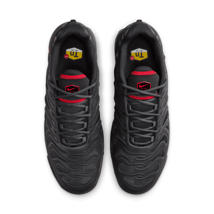 Nike Air Max Plus Drift 'Bred' Angle 1