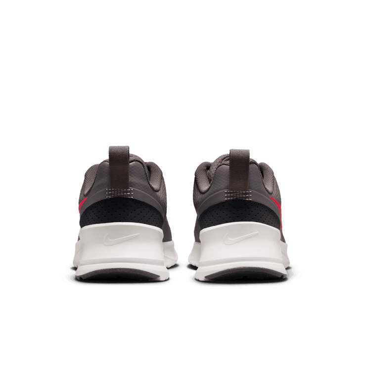 Nike Air Max Nuaxis Angle 3