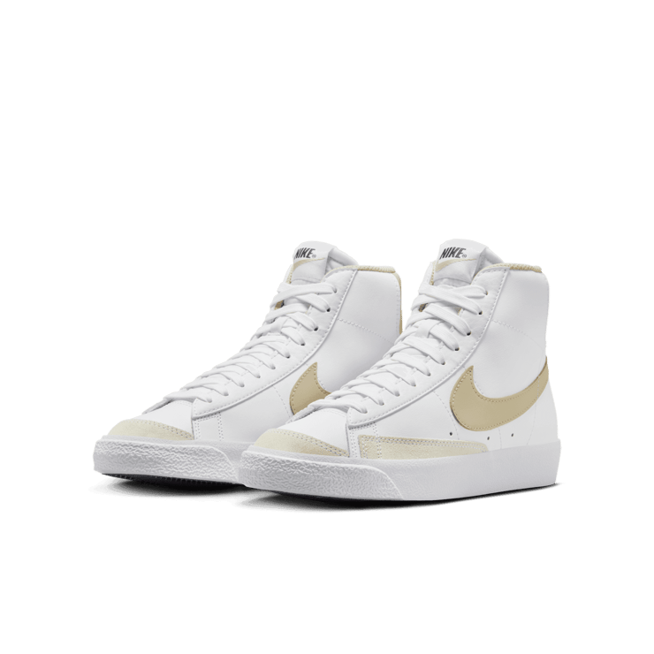 Nike Blazer Mid '77 Angle 2