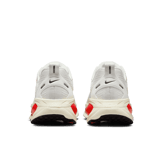 Nike Vomero 18 Platinum Tint Siren Red Angle 3