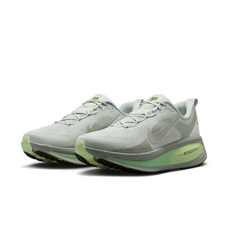 Nike Vomero 18 Light Silver Barely Volt Angle 2