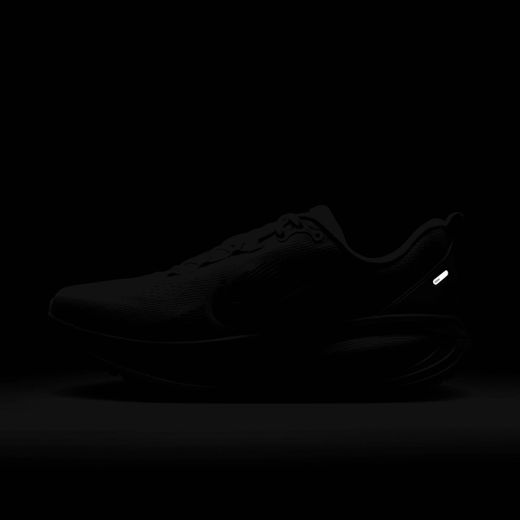 Nike Vomero 18 Light Silver Barely Volt Angle 7