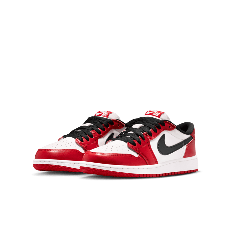 Air Jordan 1 Retro Low OG Chicago (GS) Angle 4