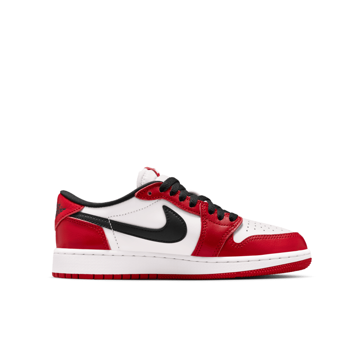 Air Jordan 1 Retro Low OG Chicago (GS) Angle 2