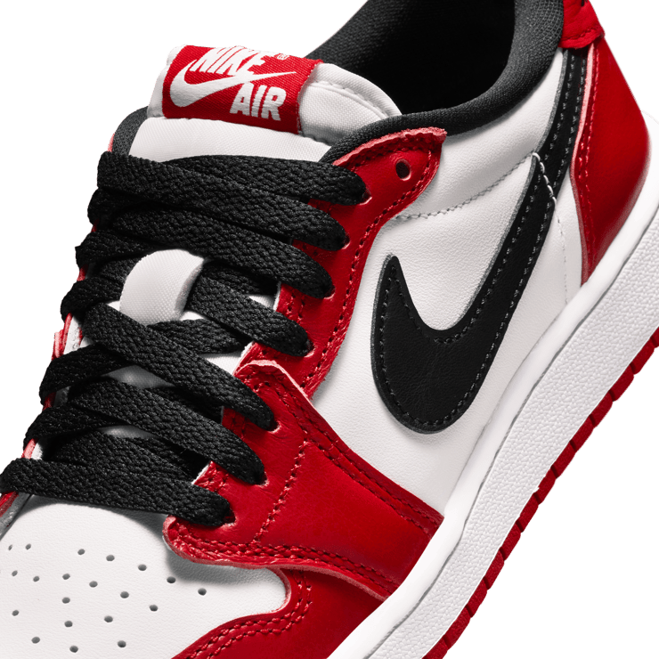 Air Jordan 1 Retro Low OG Chicago (GS) Angle 7