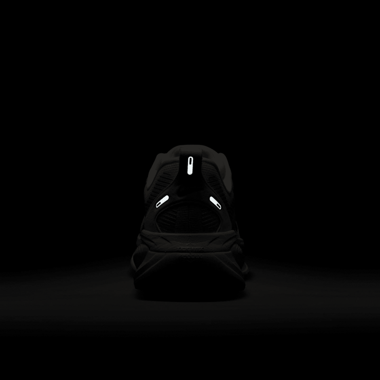 Nike Vomero 18 Road Angle 6