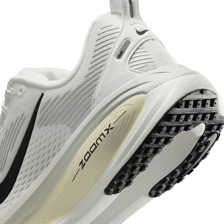 Nike Vomero 18 Road Angle 5