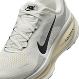 Nike Vomero 18 Road Angle 4