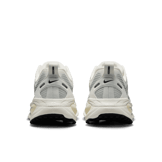 Nike Vomero 18 Road Angle 3