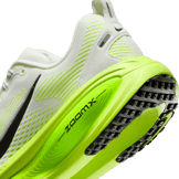 Nike Vomero 18 Road Angle 5