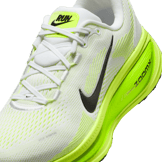 Nike Vomero 18 Road Angle 4