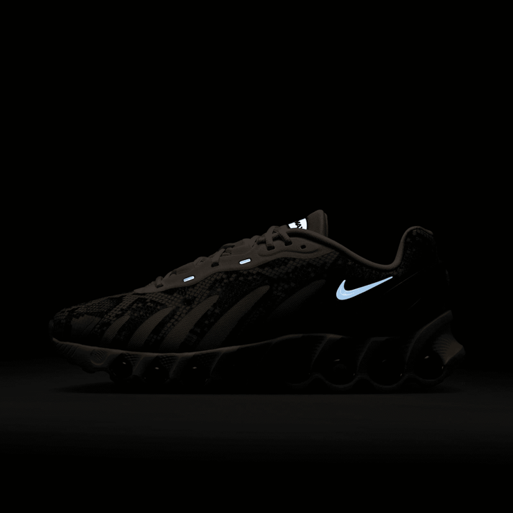 Nike Air Max DN8 Snakeskin Light Khaki Angle 0