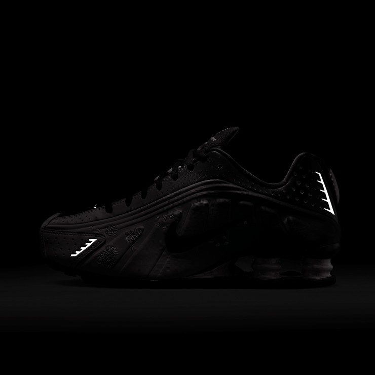 Nike Shox R4 Sakura Angle 1