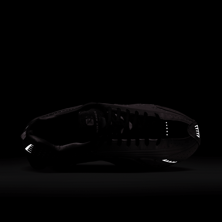 Nike Shox R4 Sakura Angle 2