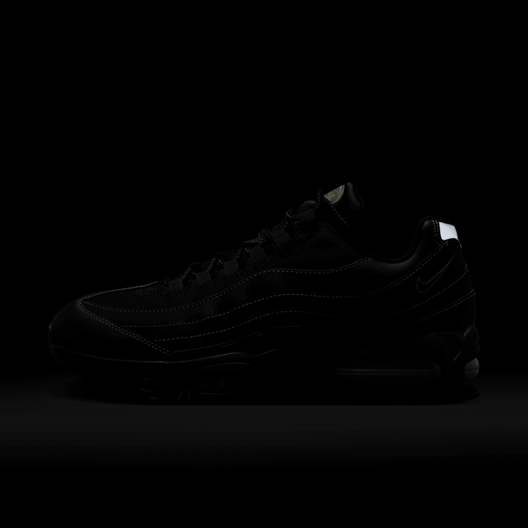 Nike Air Max 95 OG Michigan Angle 0