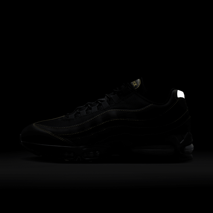 Nike Air Max 95 OG Michigan Angle 4