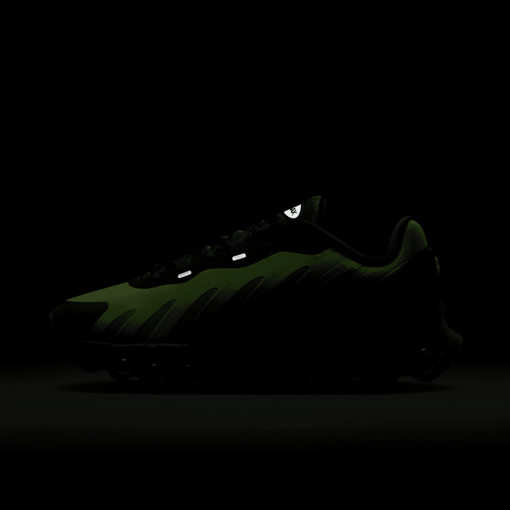 Nike Air Max Dn8 Black Green Strike (GS) Angle 8