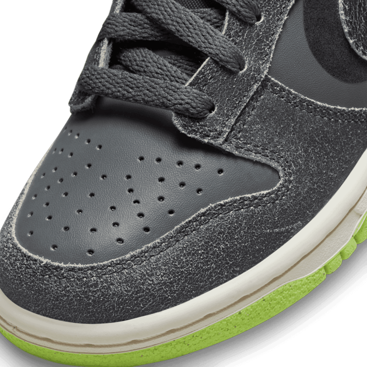 Nike Dunk Low Halloween (GS) Angle 4