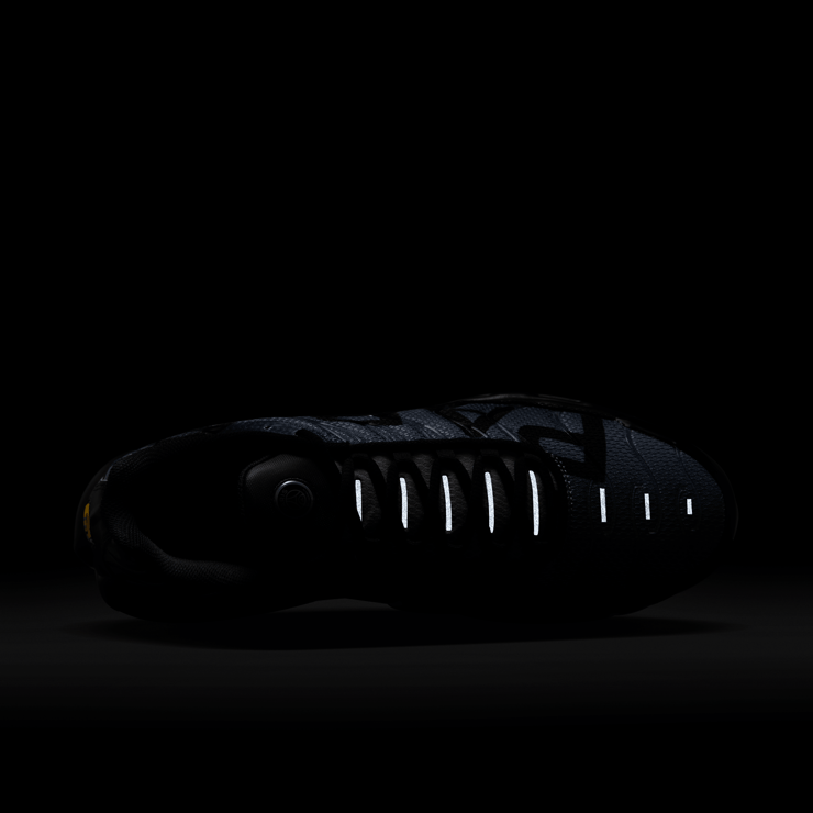 Nike Air Max Plus PSG Black Angle 0