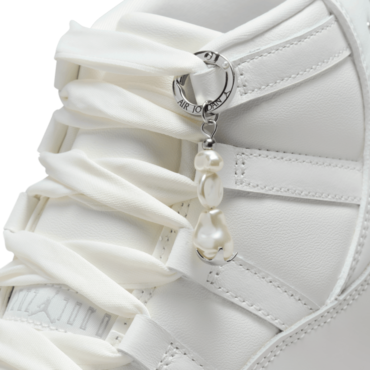 Air Jordan 11 Retro Pearl (W) Angle 6