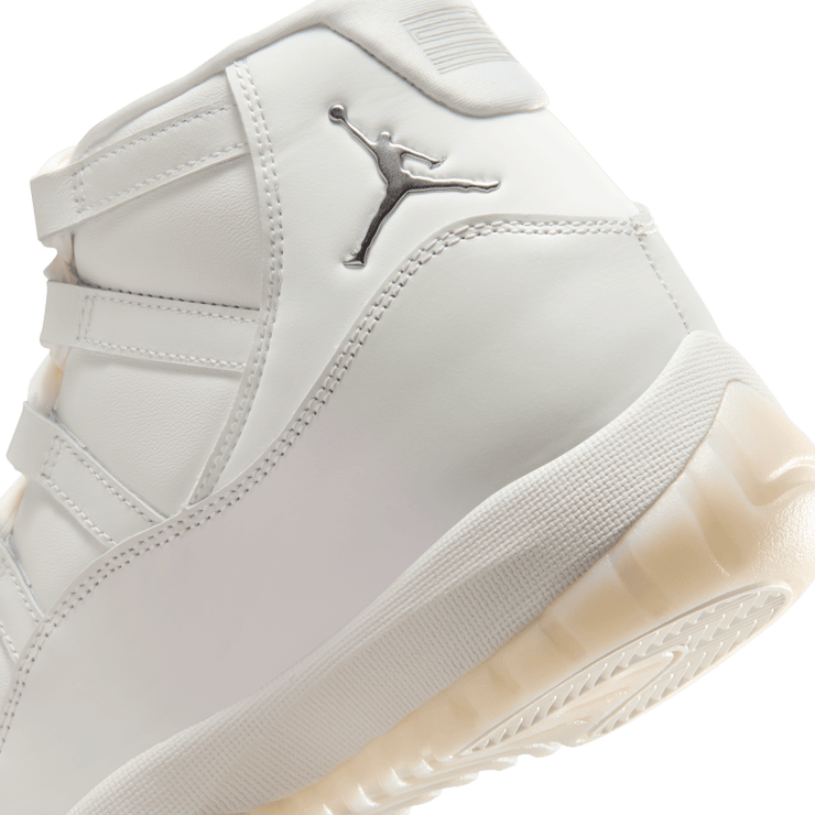 Air Jordan 11 Retro Pearl (W) Angle 8