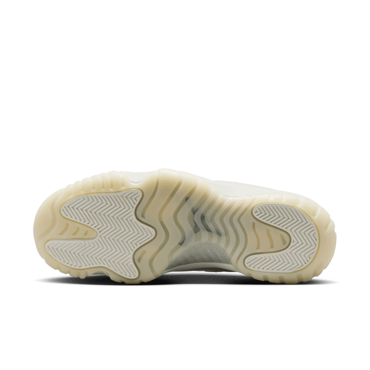 Air Jordan 11 Retro Pearl (W) Angle 0