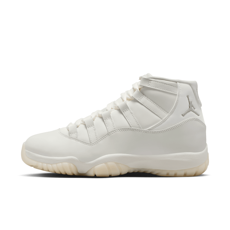 Air Jordan 11 Retro Pearl (W) Angle 3