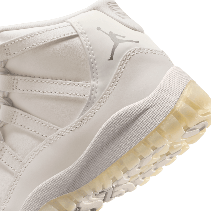 Air Jordan 11 Retro Pearl (PS) Angle 7