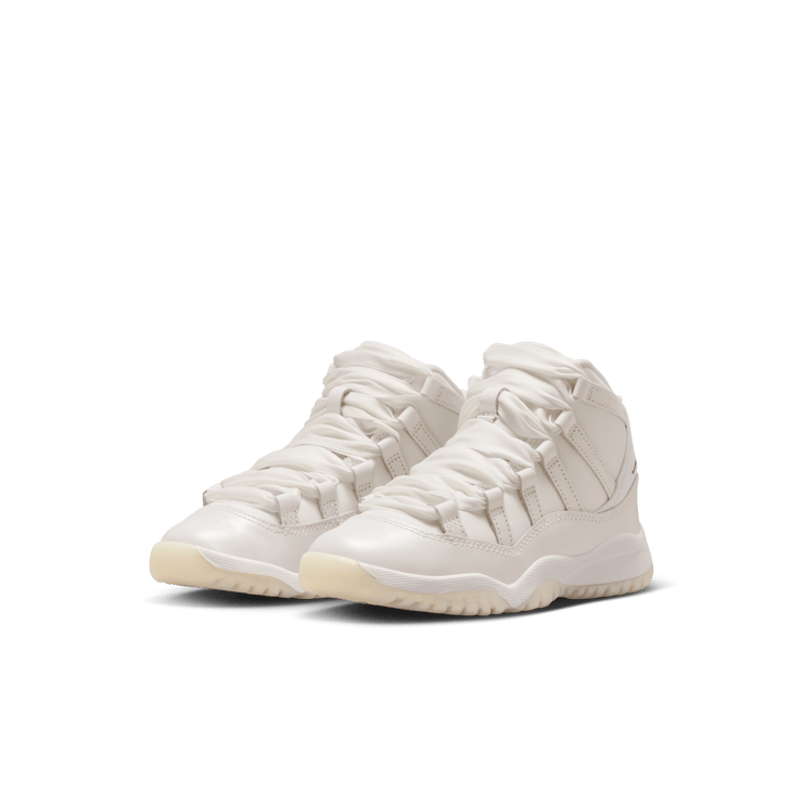 Air Jordan 11 Retro Pearl (PS) Angle 4