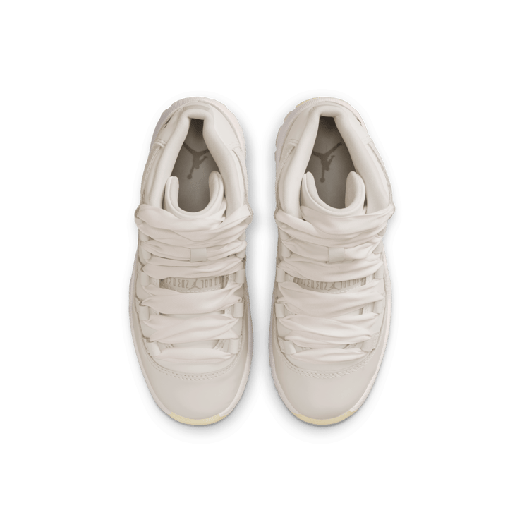 Air Jordan 11 Retro Pearl (PS) Angle 5
