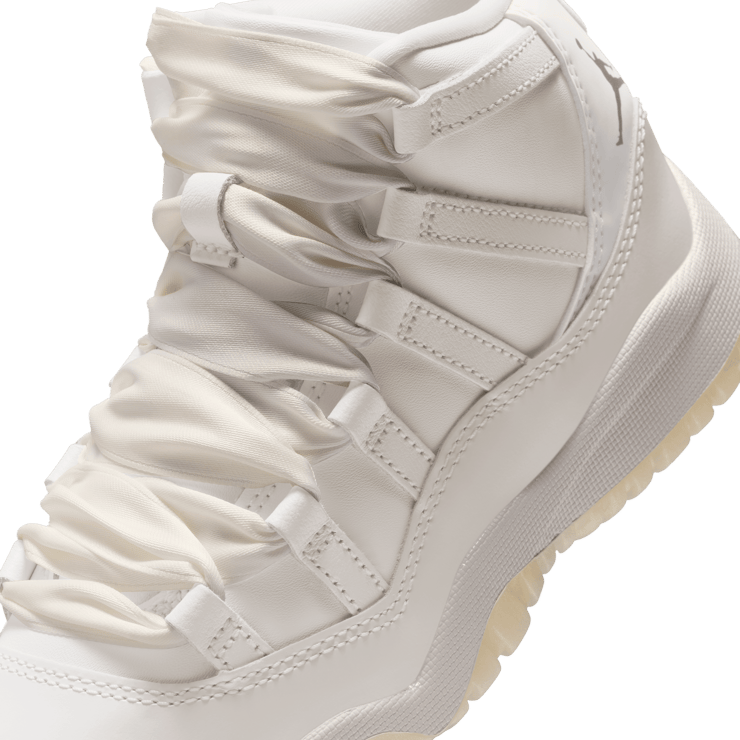 Air Jordan 11 Retro Pearl (PS) Angle 6