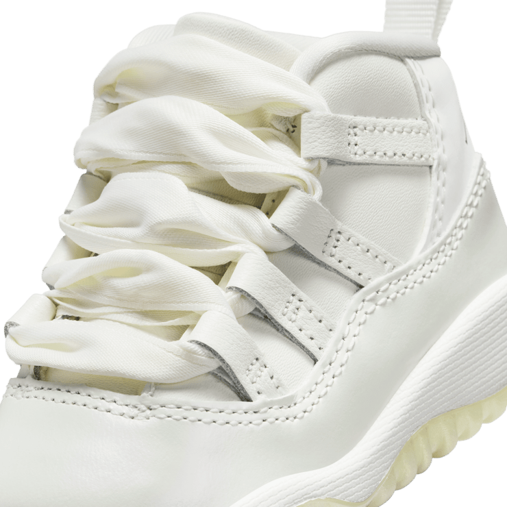 Air Jordan 11 Retro Pearl (TD) Angle 6