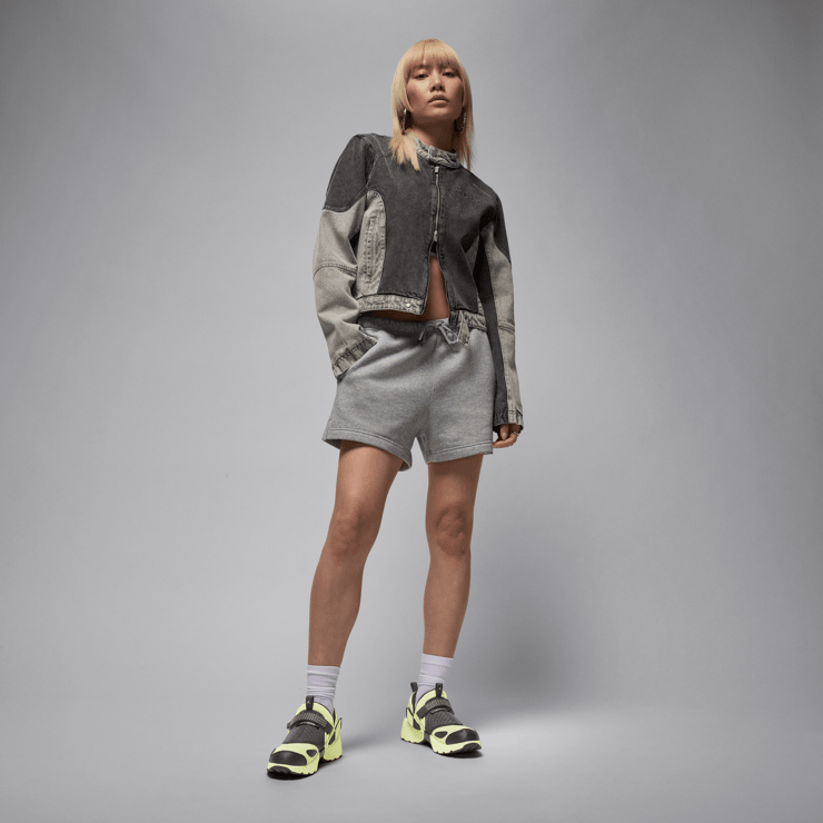 Jordan Trunner LX Luminous Green (W) Angle 9