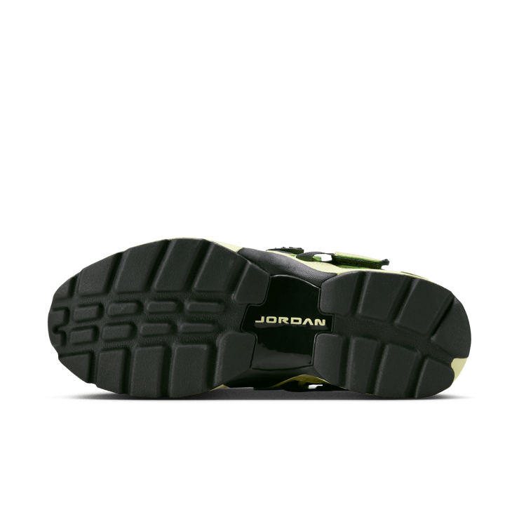 Jordan Trunner LX Luminous Green (W) Angle 3