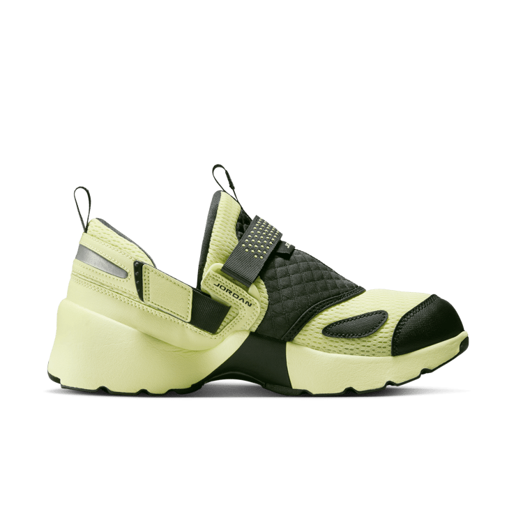 Jordan Trunner LX Luminous Green (W) Angle 2