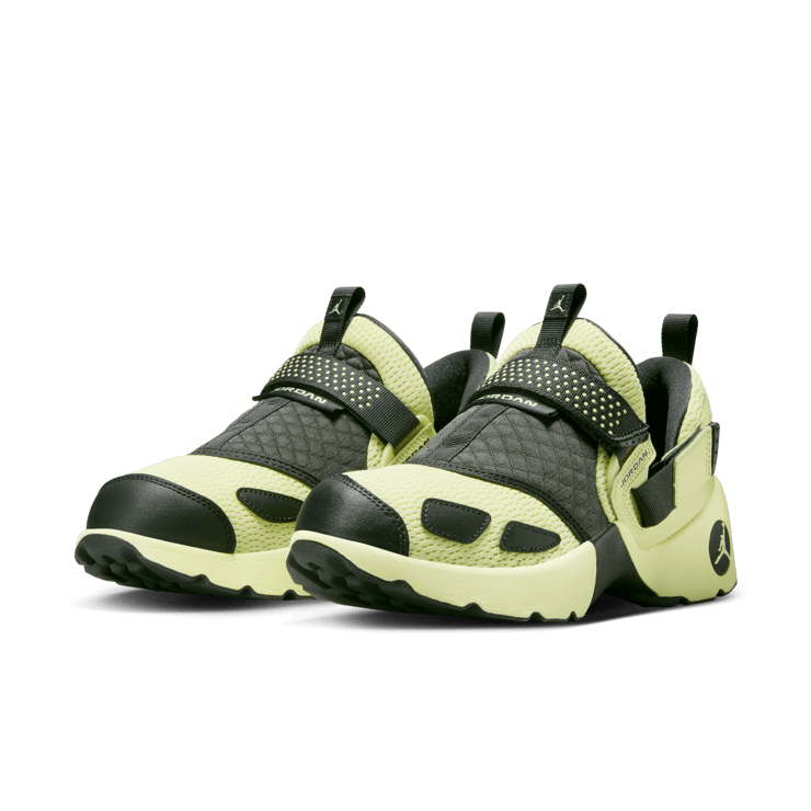 Jordan Trunner LX Luminous Green (W) Angle 6