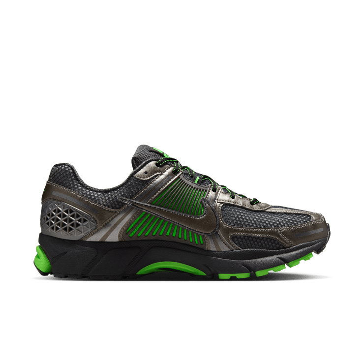 Nike Zoom Vomero 5 Metallic Pewter Green Strike Angle 3
