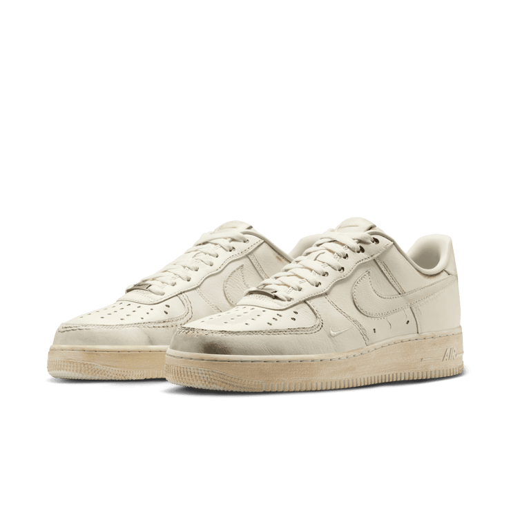 Nike Air Force 1 Low .SWOOSH Dirty Triple White Angle 2