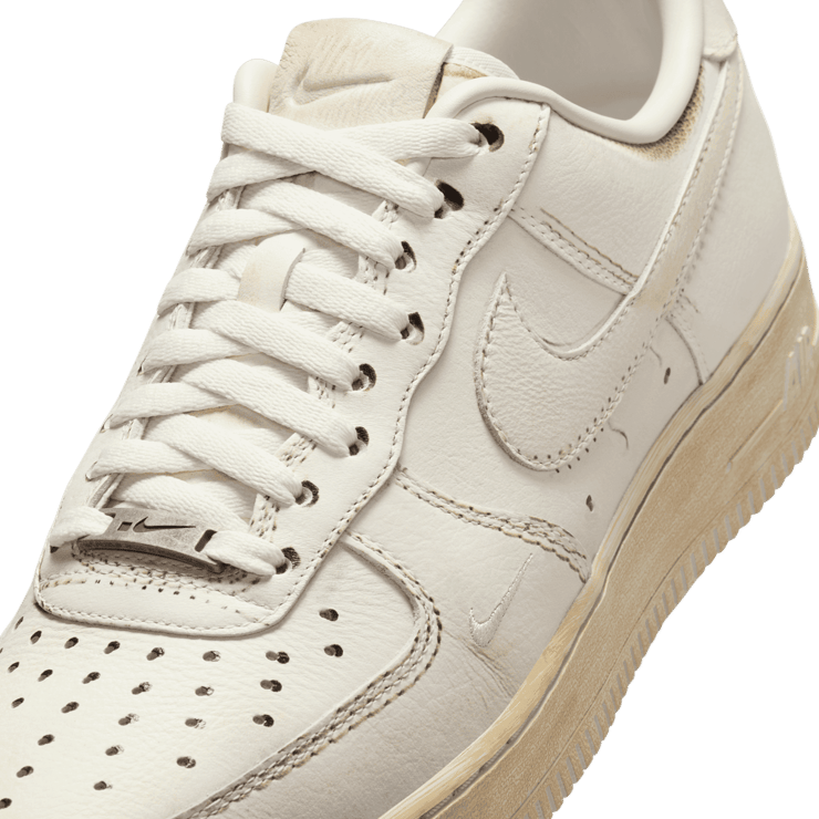 Nike Air Force 1 Low .SWOOSH Dirty Triple White Angle 4