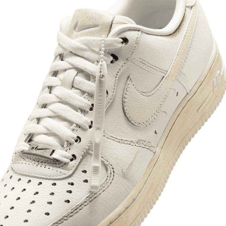 Nike Air Force 1 Low .SWOOSH Dirty Triple White Angle 6