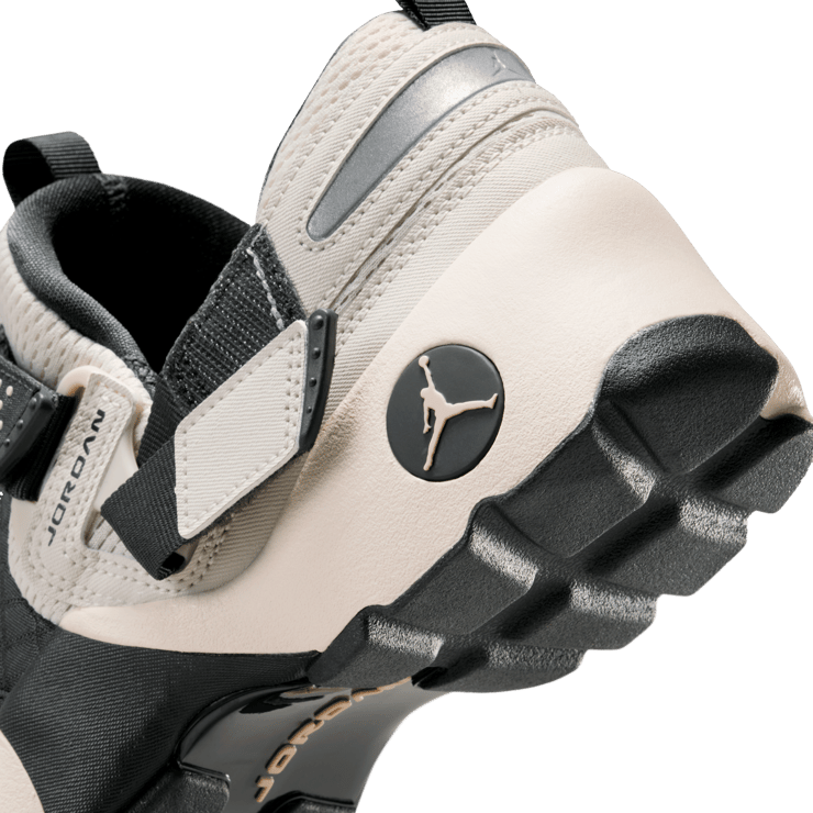 Jordan Trunner LX Light Orewood Brown (W) Angle 9