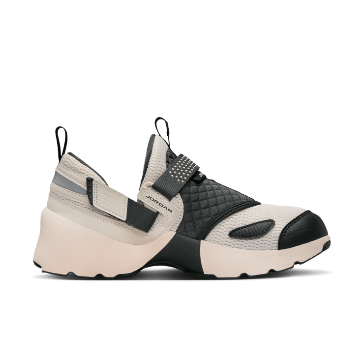 Jordan Trunner LX Light Orewood Brown (W) Angle 3